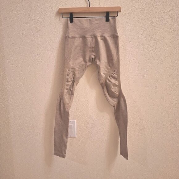 Alphalete aero leggings small - Picture 3 of 7